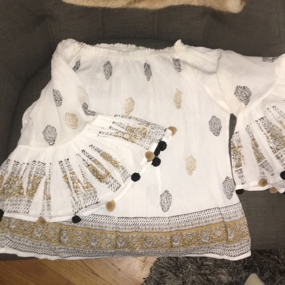 Beach off the shoulder top and matching shorts set - Picture 3 of 7